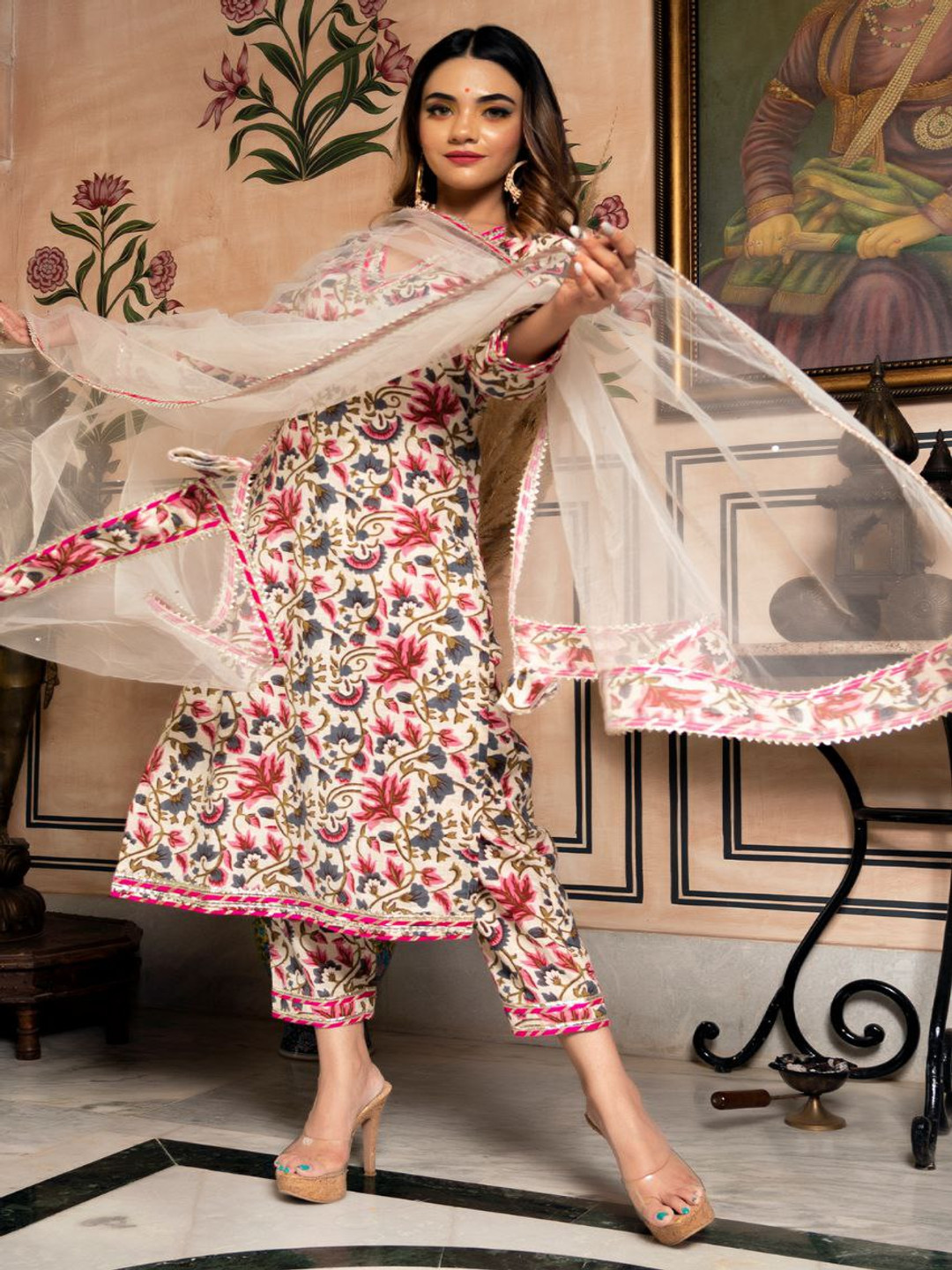 

Modestouze Attires Women Floral Printed Kurta with Trousers & With Dupatta, White
