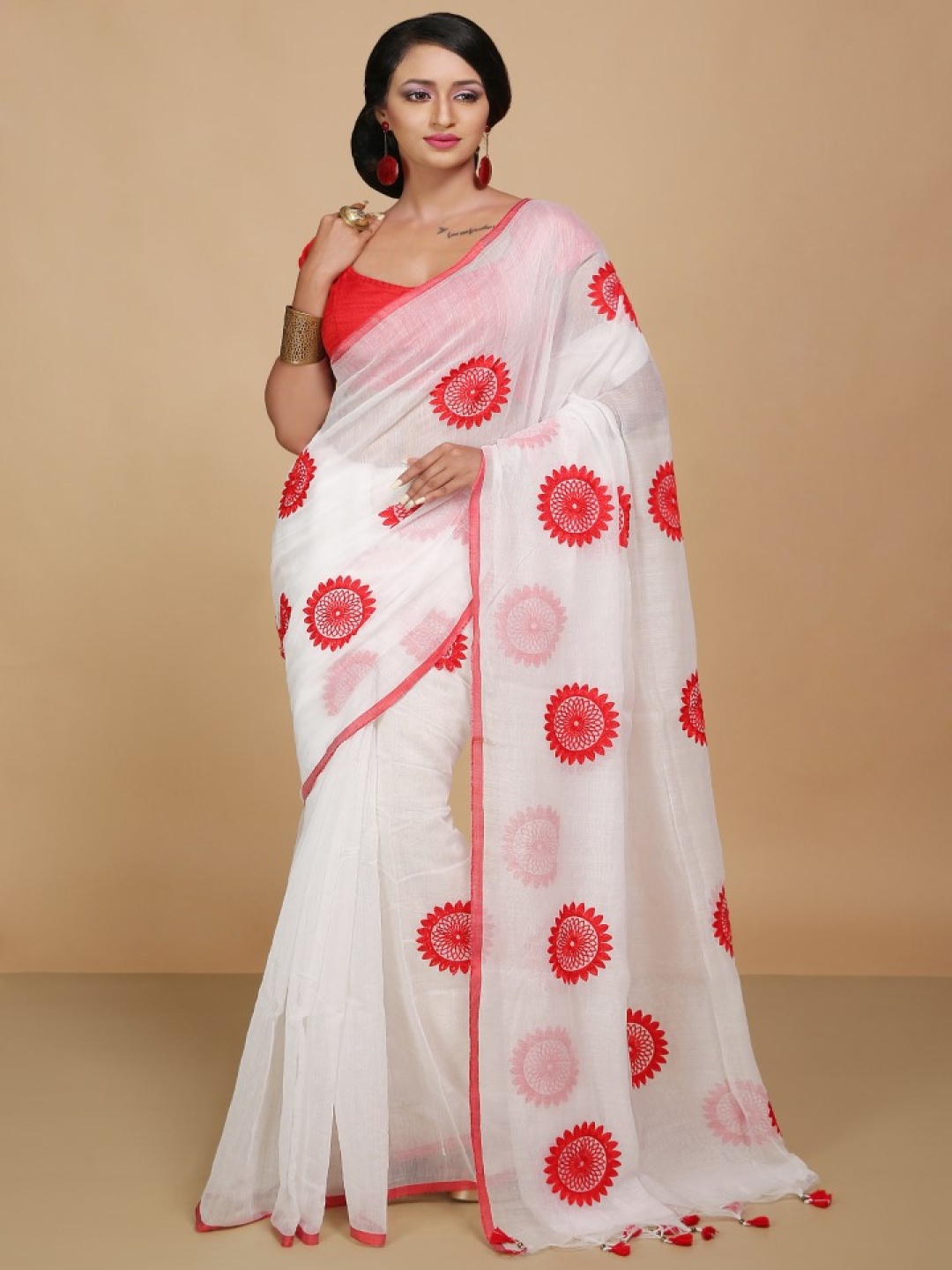 

BENGAL HANDLOOM Ethnic Motifs Embroidered Taant Saree, White