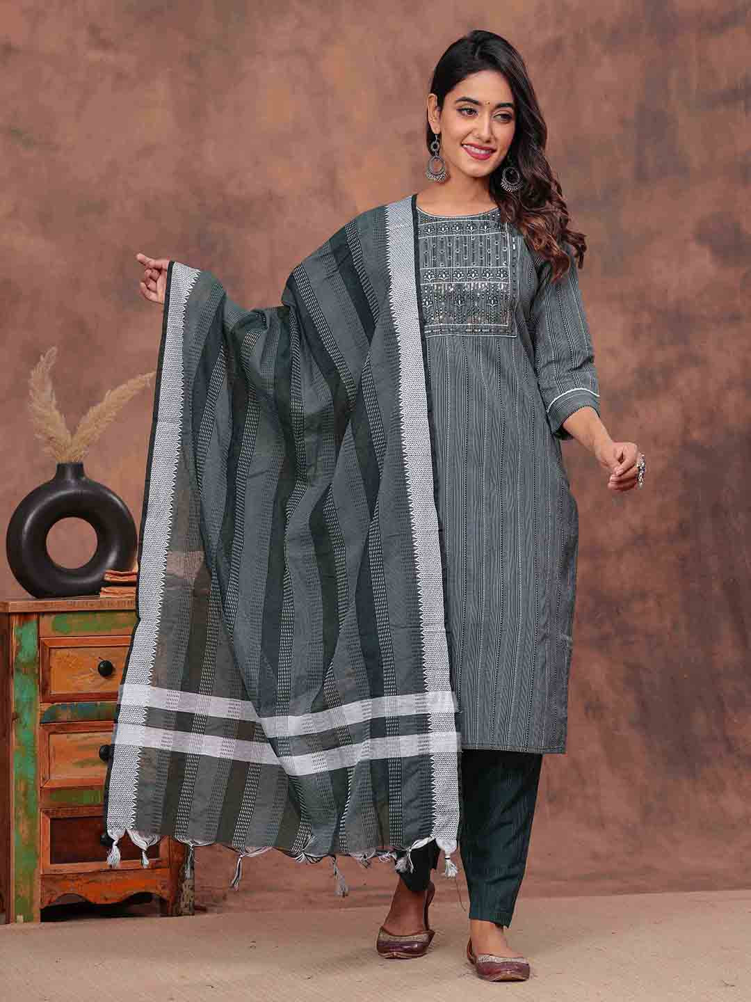 

DIZON Ethnic Motifs Embroidered Regular Pure Cotton Straight Kurta with Trousers & Dupatta, Green