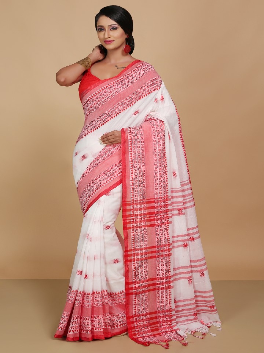 

BENGAL HANDLOOM Woven Design Taant Saree, White