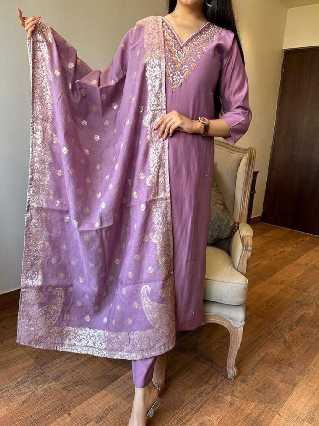 

REALLTREND Floral Embroidered V-Neck Straight Kurta With Trouser & Dupatta, Lavender