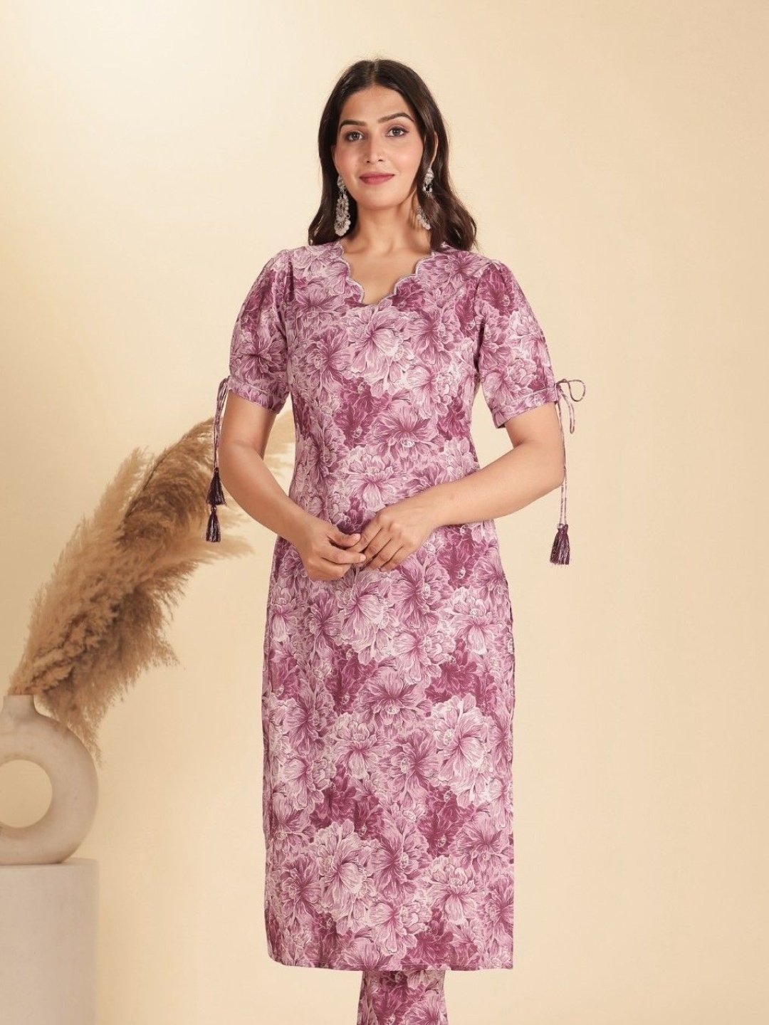 

Aramya Floral Printed Puff Sleeves Straight Cotton Kurta, Purple