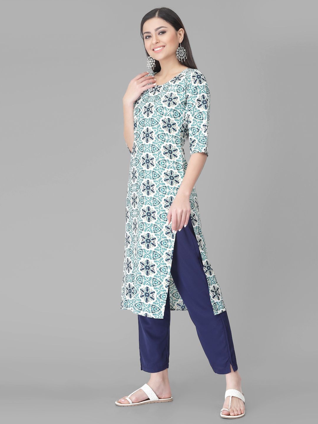 

7Threads Ethnic Motifs Printed Round Neck Straight Kurta With Trousers, Green