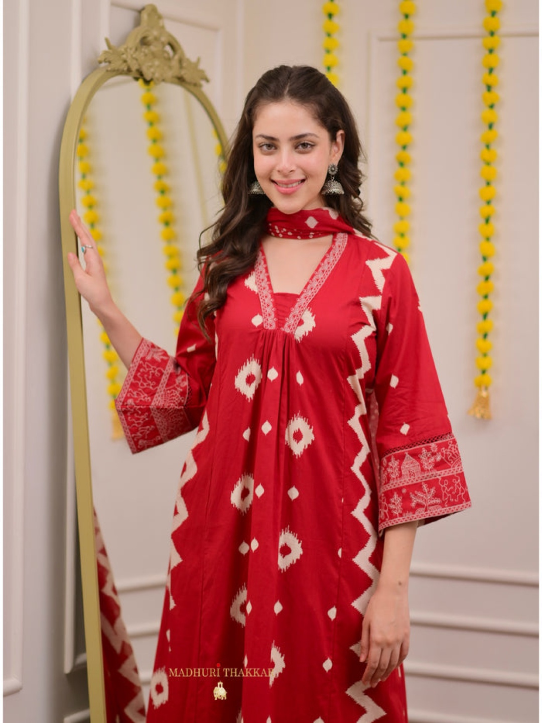 

MAHALASA Women Ethnic Motifs Printed Regular Kurti with Palazzos & With Dupatta, Red