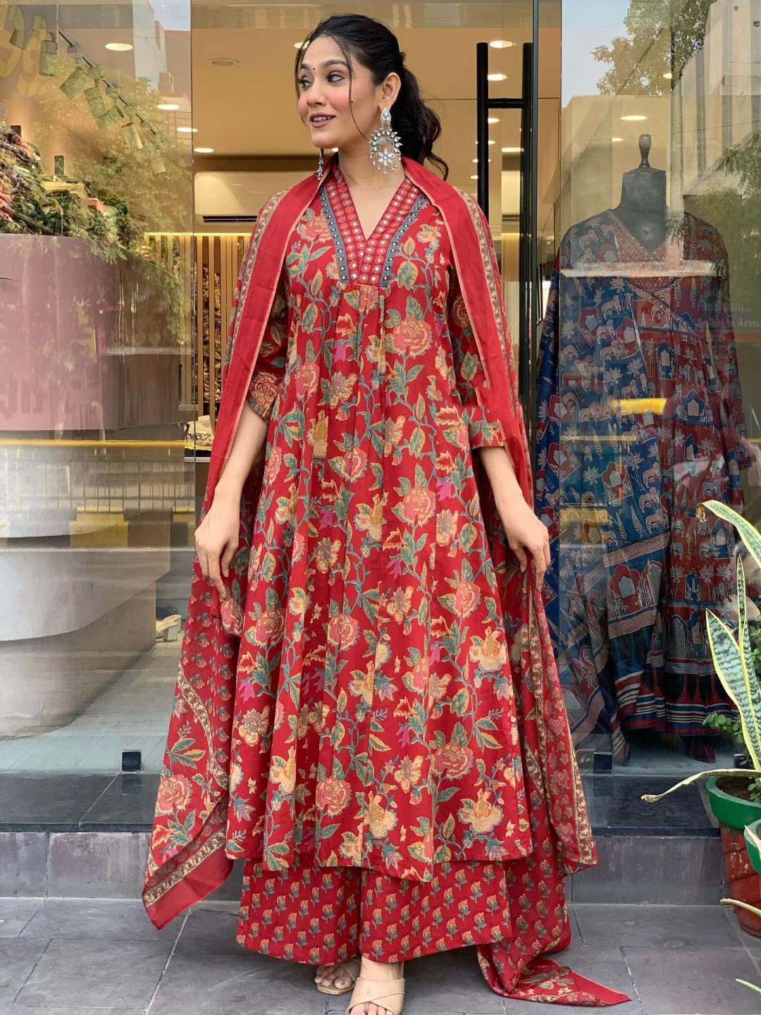 

GoSriKi Women Floral Printed V-Neck Anarkali Kurta with Palazzos & With Dupatta, Red