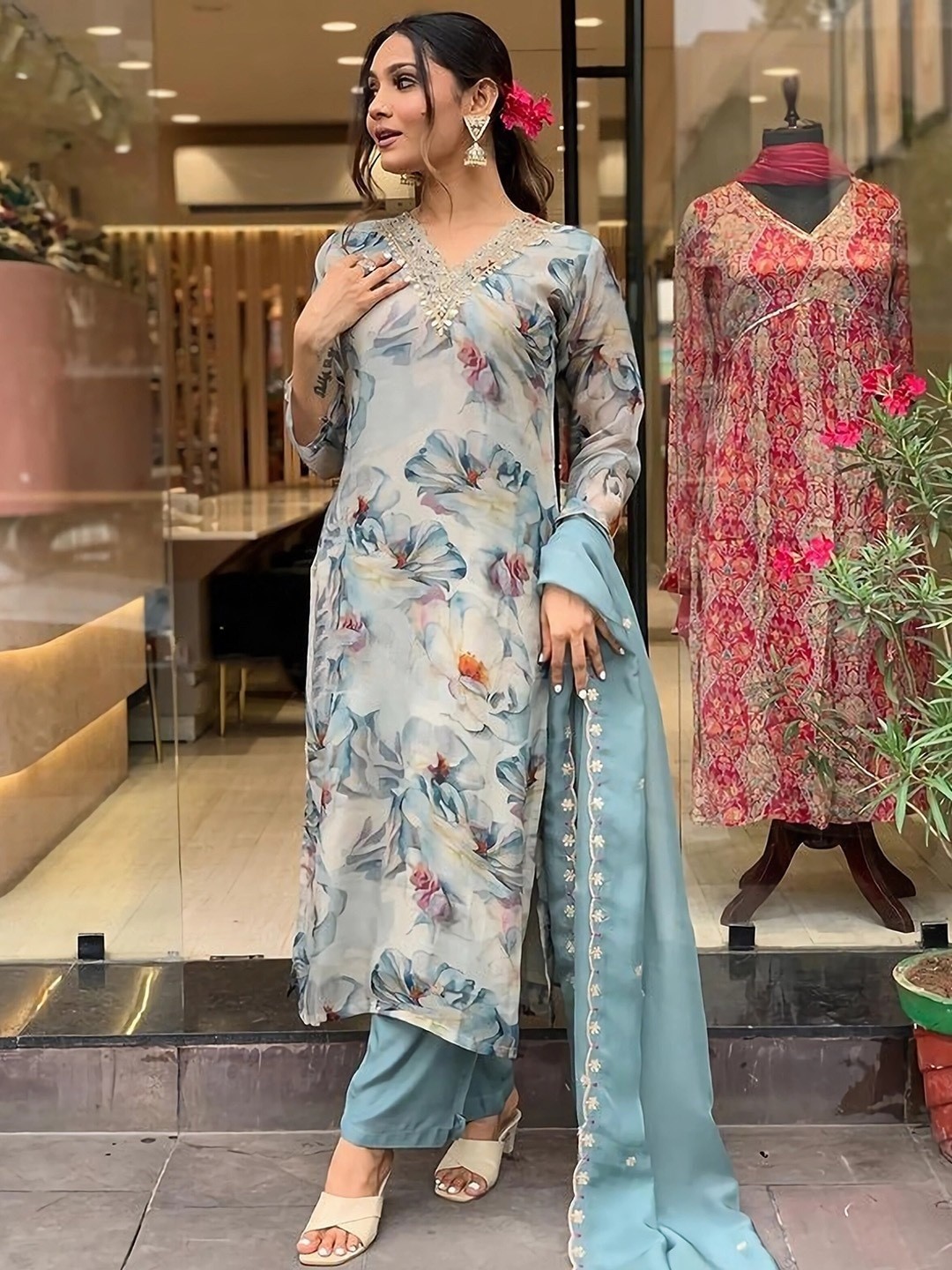 

BAESD Floral Printed Regular Thread Work Straight Kurta With Trousers & Dupatta, Grey