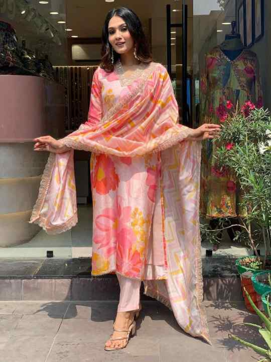 

HERE&NOW Floral Printed Kurta with Trousers & Dupatta, Peach