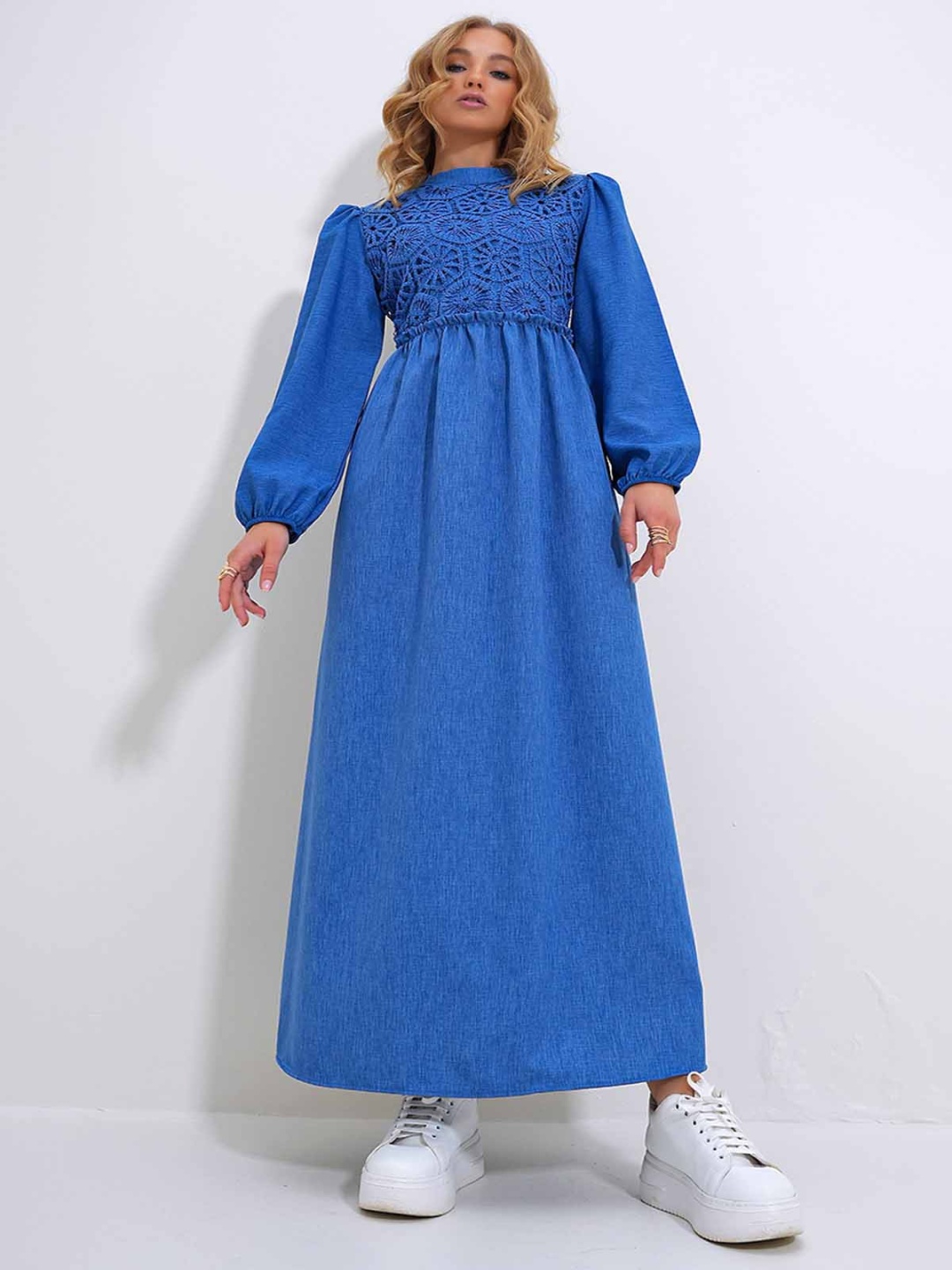 

Trend Alacati stili Puff Sleeve Self Design Maxi Dress, Blue