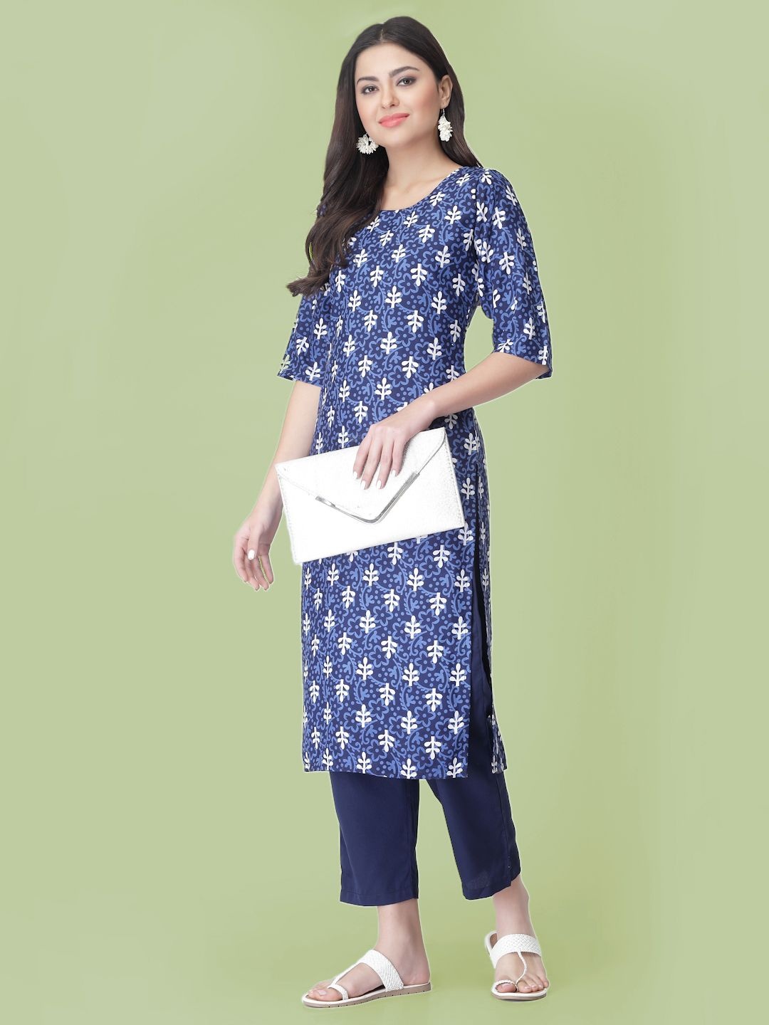 

7Threads Floral Printed Round Neck Straight Kurta With Trousers, Navy blue
