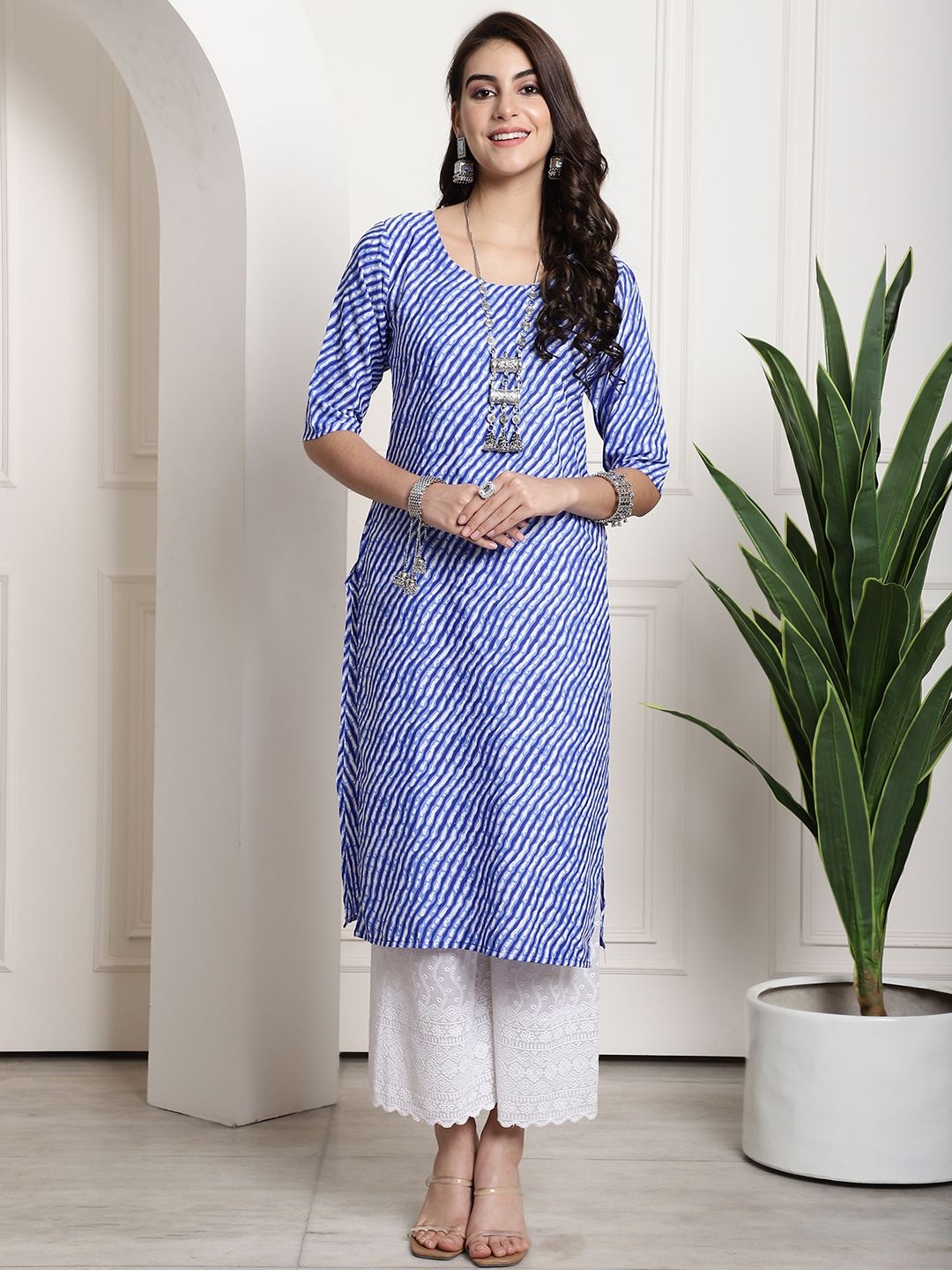 

7Threads Selection Of 6 Ethnic Motifs Printed Round Neck Straight Kurta, Blue