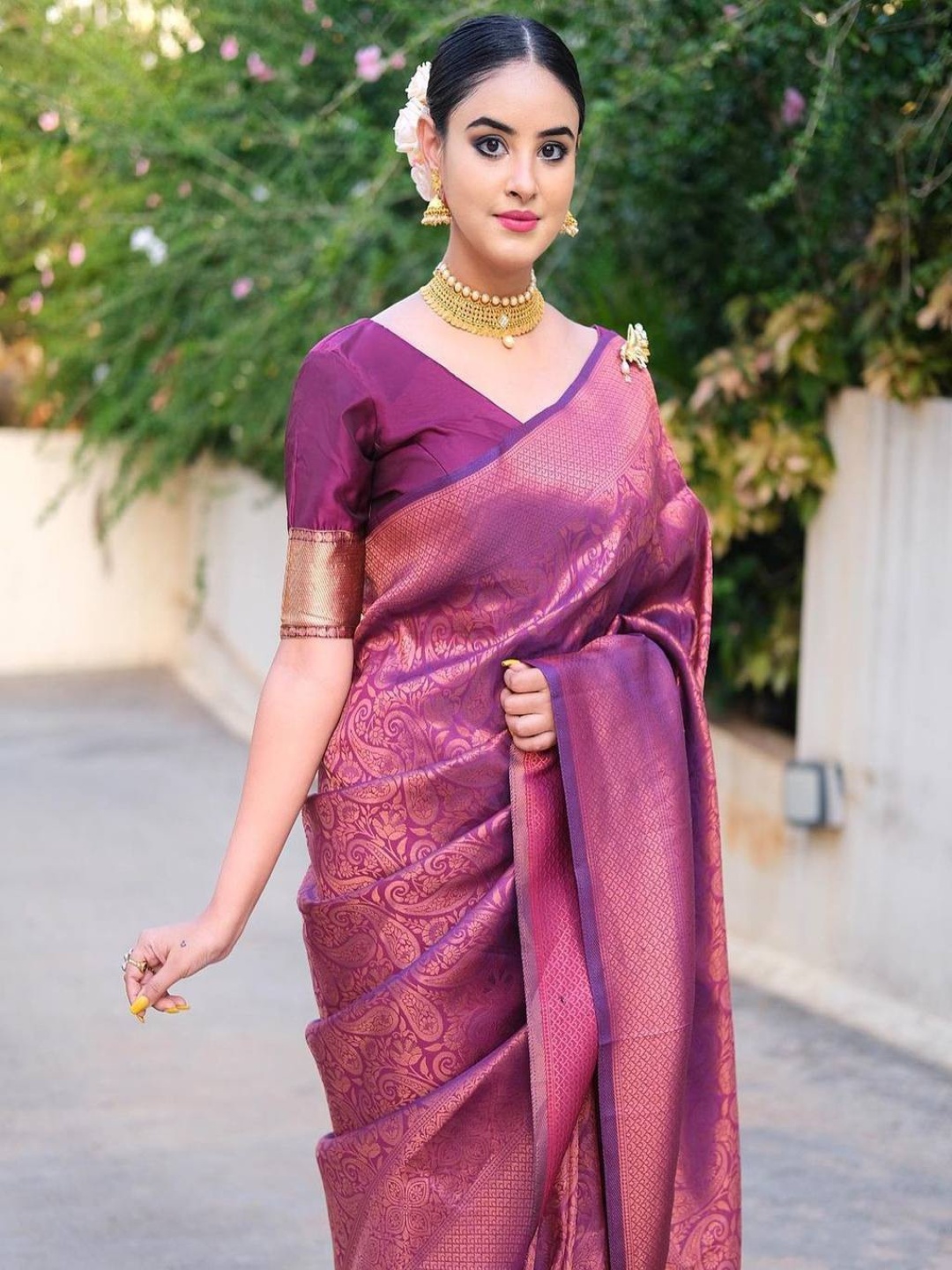 

QENY Woven Design Zari Banarasi Saree, Purple