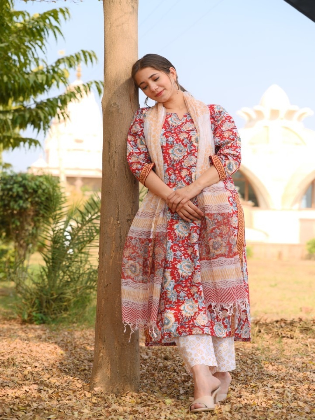 

KALINI Women Floral Printed Regular Kurta with Trousers & With Dupatta, Red