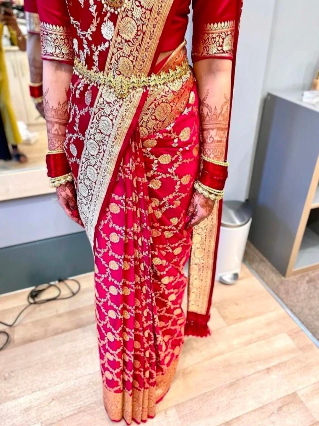 

QENY Woven Design Zari Pure Silk Banarasi Saree, Red