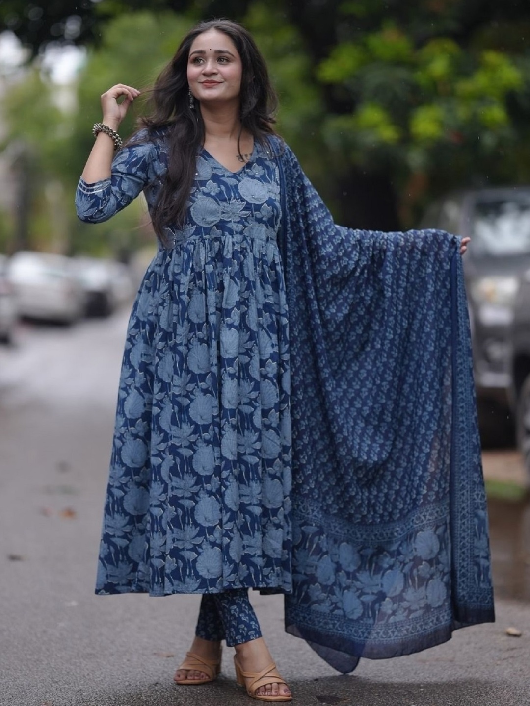 

KALINI Ethnic Motifs Printed Thread Work Anarkali Kurta with Trousers & With Dupatta, Blue