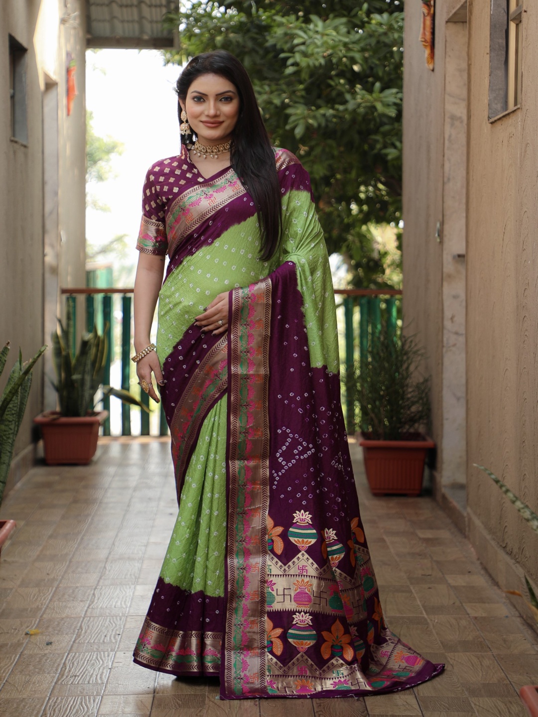 

Anaita Bandhani Zari Pure Silk Bandhani Saree, Sea green