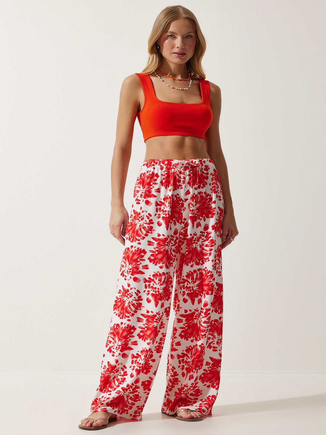 

Happiness istanbul Women Floral Printed Trousers, White