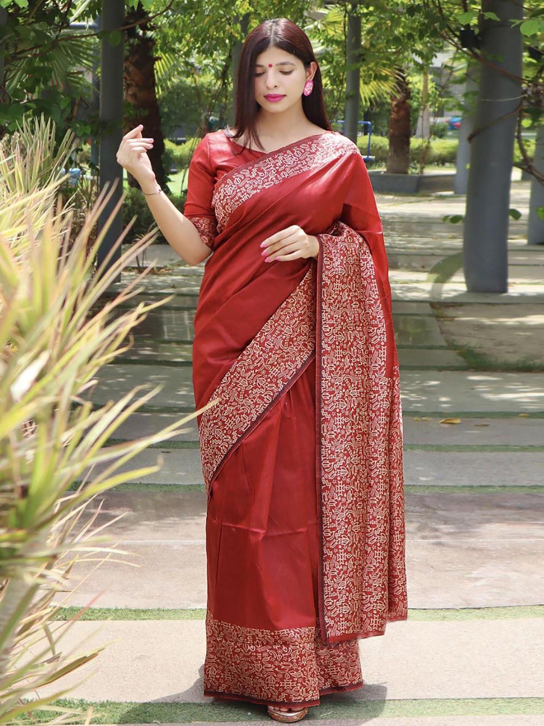 

Aldwych Woven Design Zari Banarasi Saree, Red