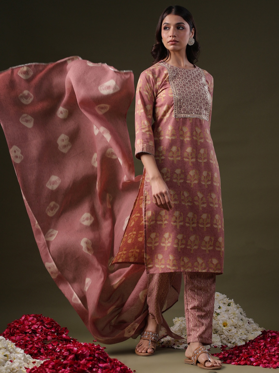 

Indo Era Floral Printed Regular Sequinned Pure Cotton Straight Kurta Set, Pink