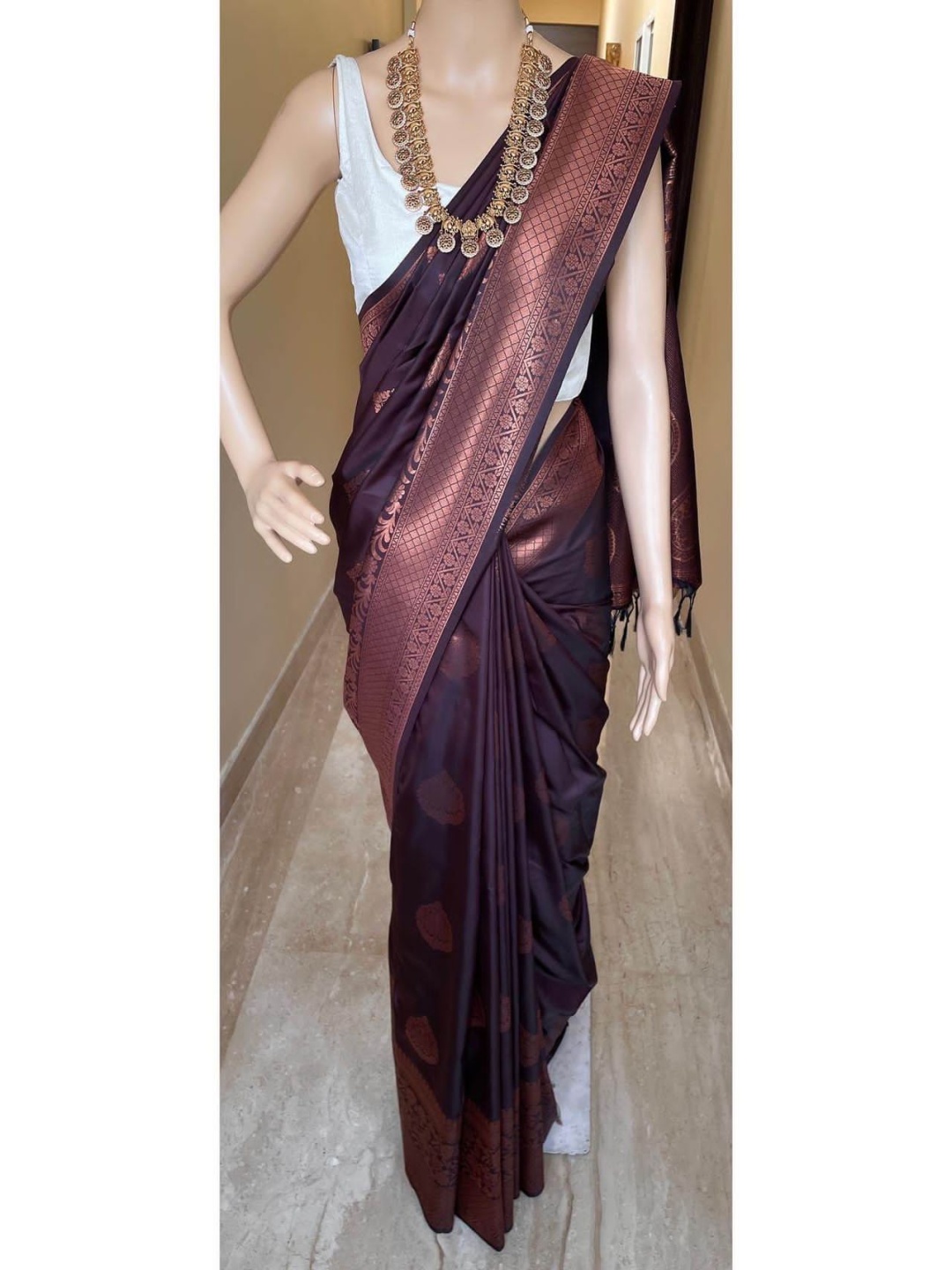 

QENY Ethnic Motifs Zari Banarasi Saree, Coffee brown