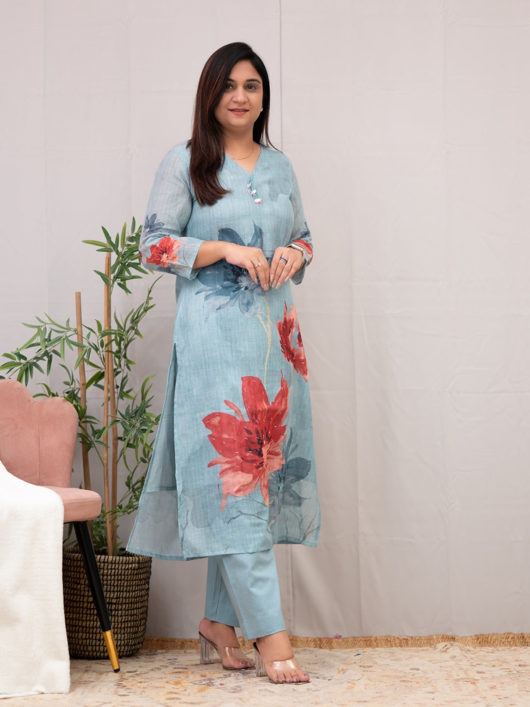 

Anni Designer Floral Printed V-Neck Three-Quarter Sleeves Kurta with Trouser, Blue