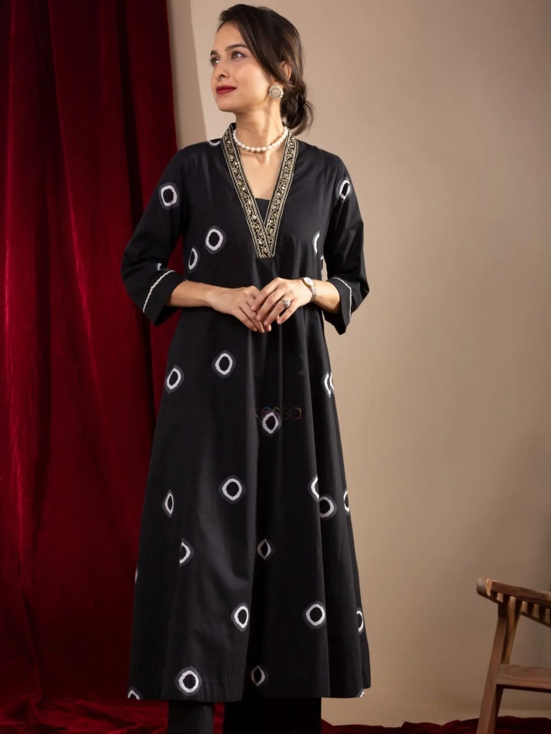 

FCV Geometric Printed Sequinned Pure Cotton A-Line Kurta With Trousers, Black