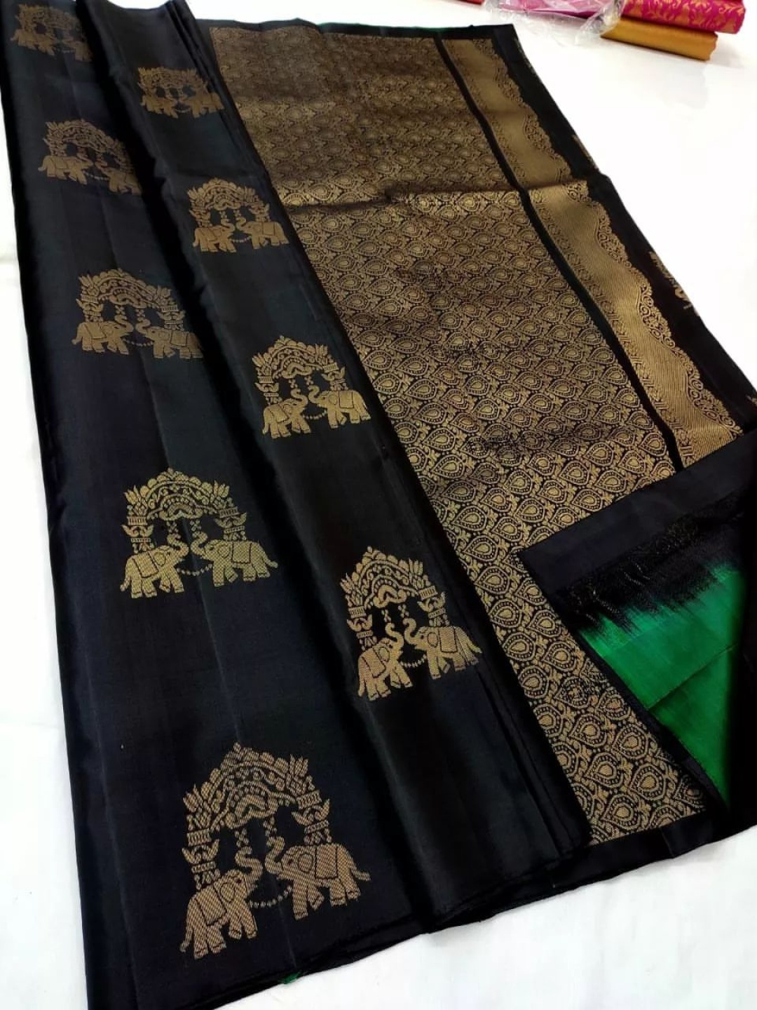 

QENY Woven Design Printed Zari Banarasi Saree, Black