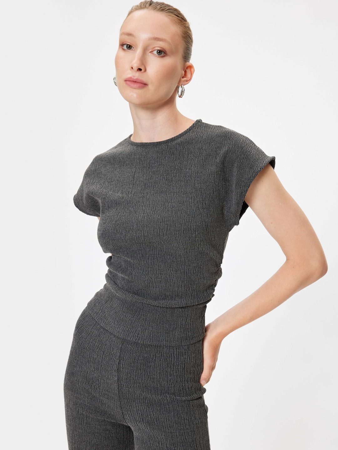 

Koton Women Solid Round Neck Slim Fit T-shirt, Grey