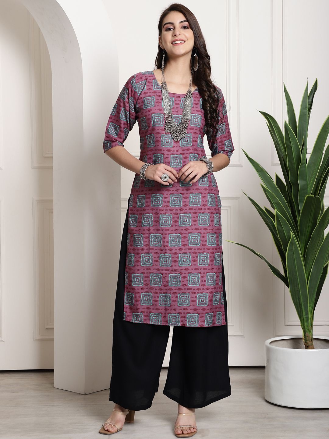 

7Threads Selection 0f 6 Floral Printed Round Neck Straight Crepe Kurta, Purple