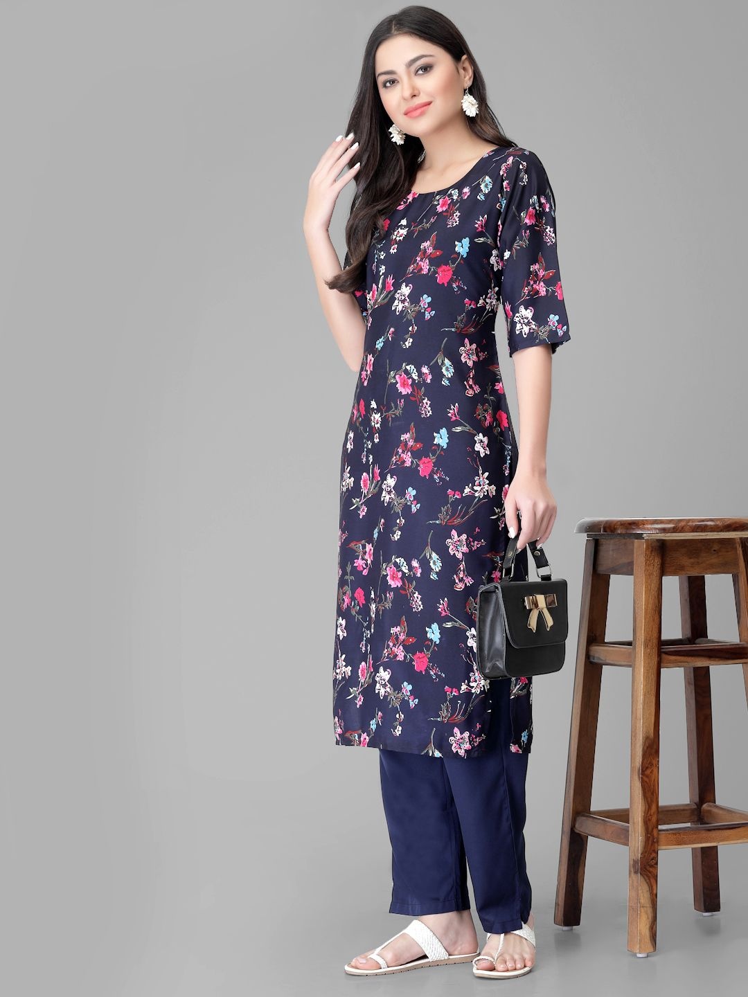 

7Threads Floral Printed Round Neck Straight Kurta With Trousers, Navy blue