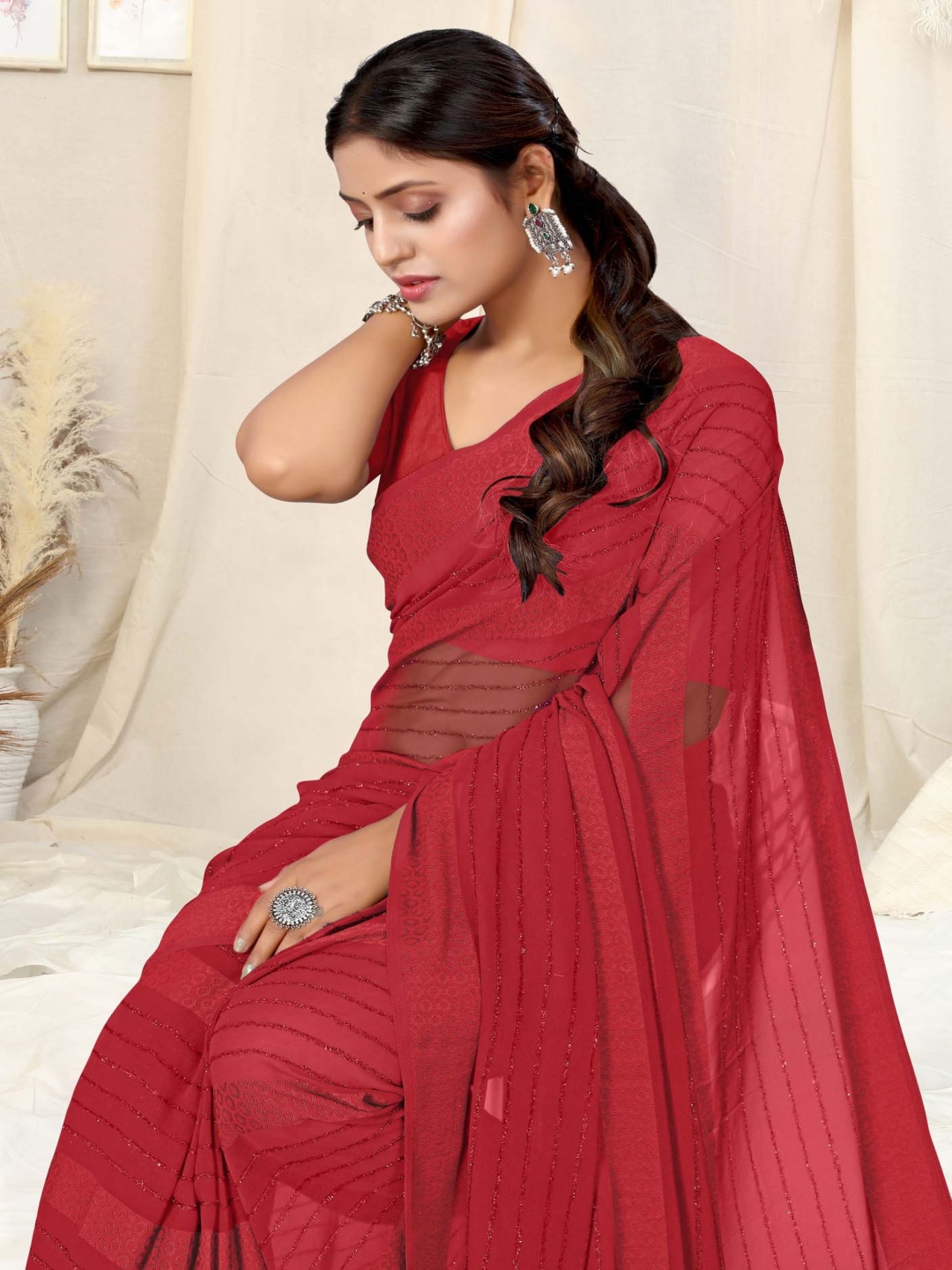 

MIRCHI FASHION Embellished Saree, Red