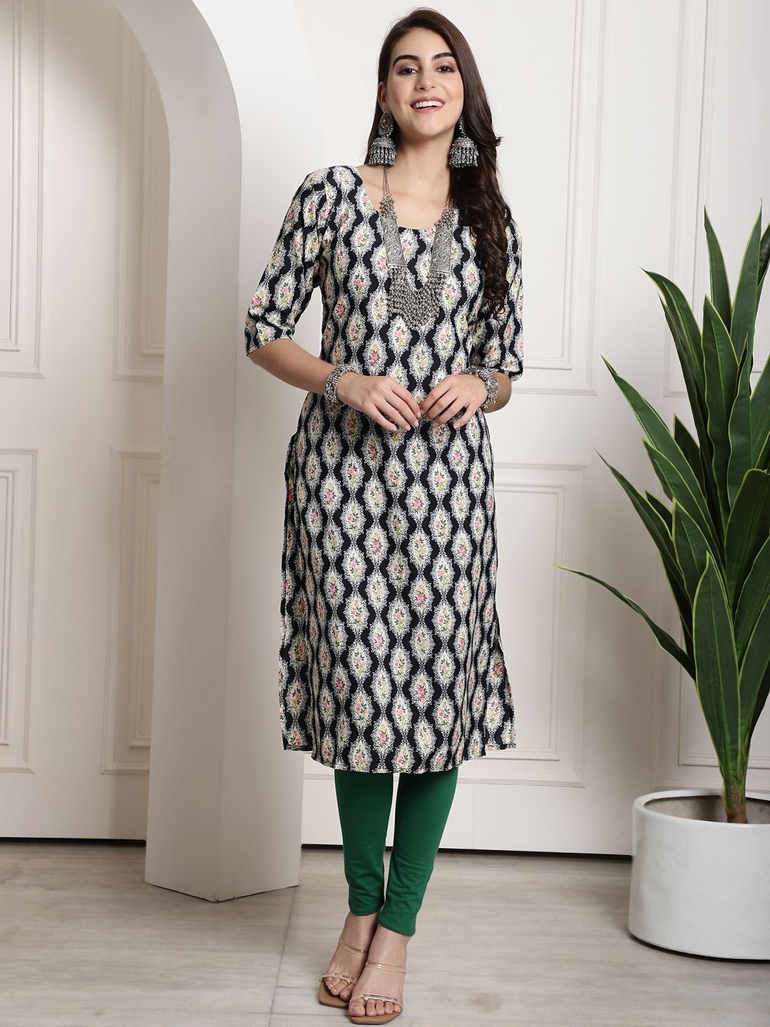 

7Threads Selection Of 6 Ethnic Motifs Printed Round Neck Straight Kurta, Pink