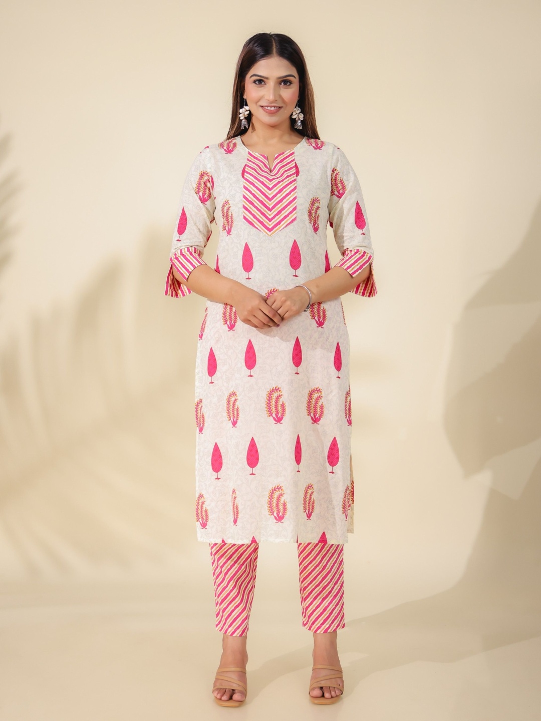 

Aramya Floral Printed Notch Neck Soft Cotton Straight Kurta With Trousers, Pink