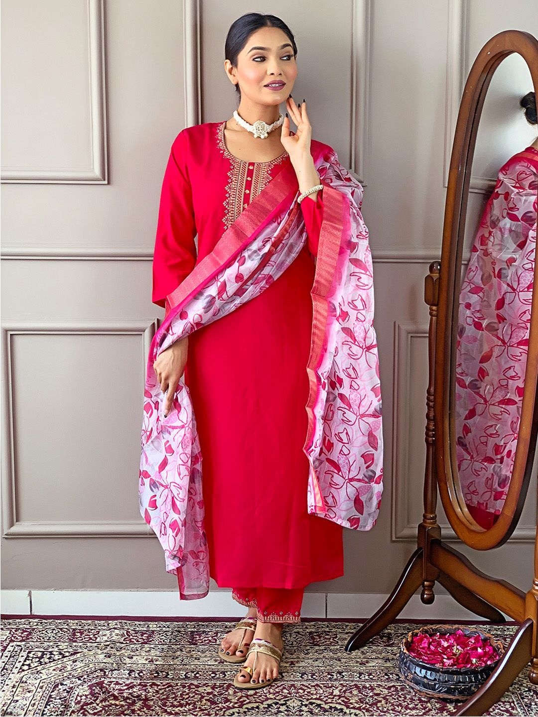 

REALLTREND Ethnic Motifs Embroidered Round Neck Straight Kurta With Trousers & Dupatta, Pink
