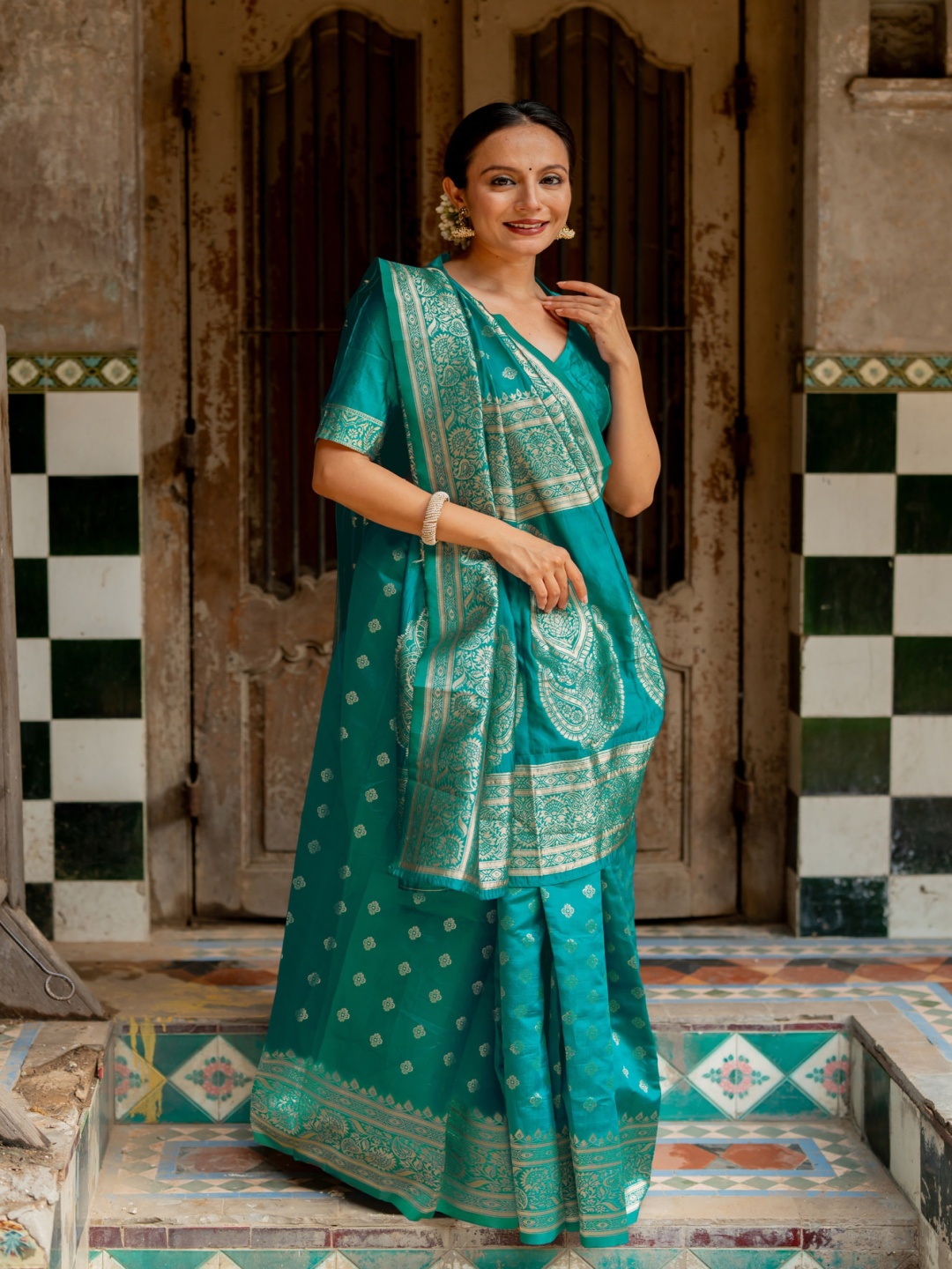 

Subham Woven Design Zari Silk Blend Kanjeevaram Saree, Teal