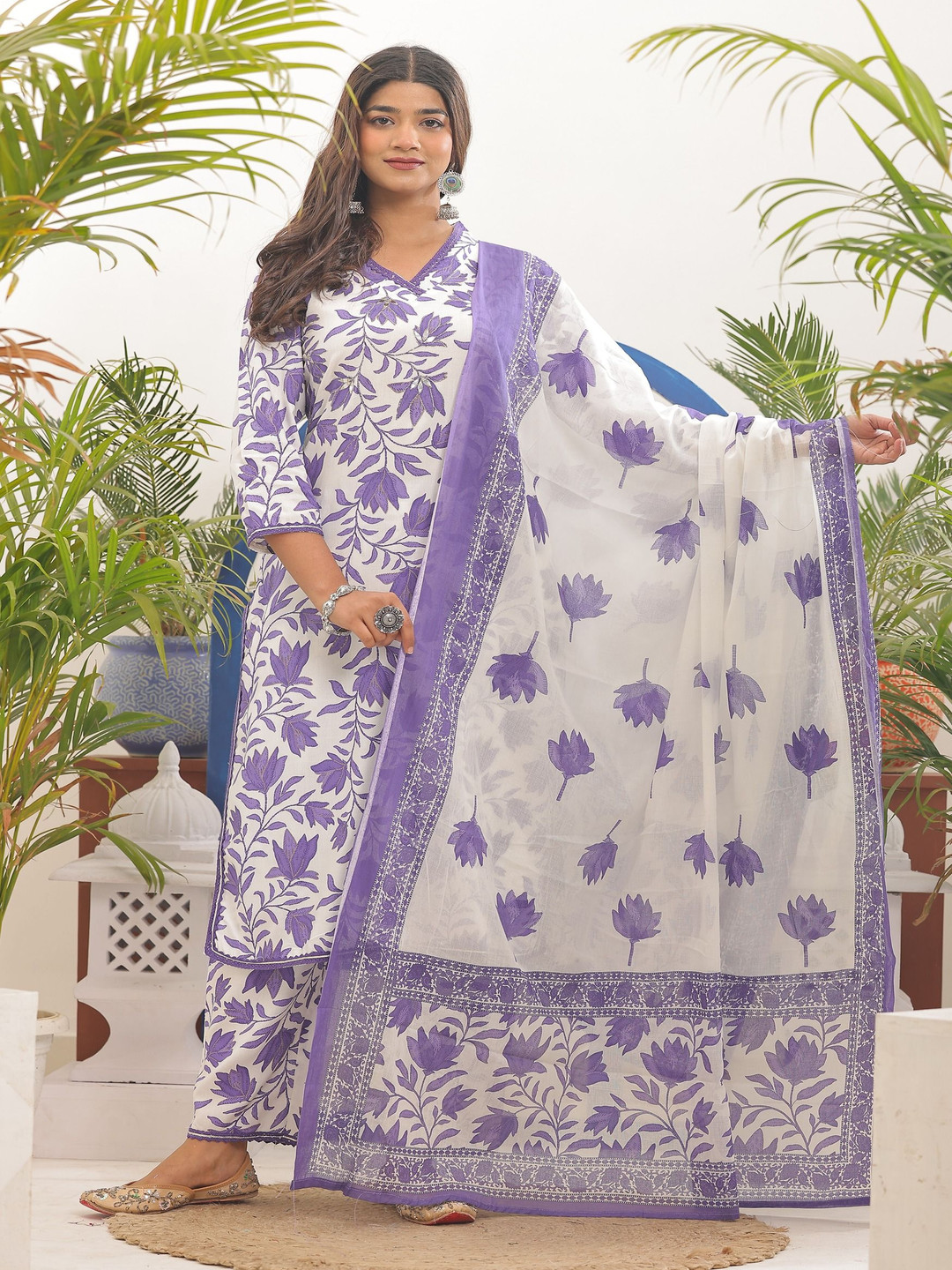 

GEKHA Women Floral Printed Regular Aari Work Kurta with Trousers & With Dupatta, Purple