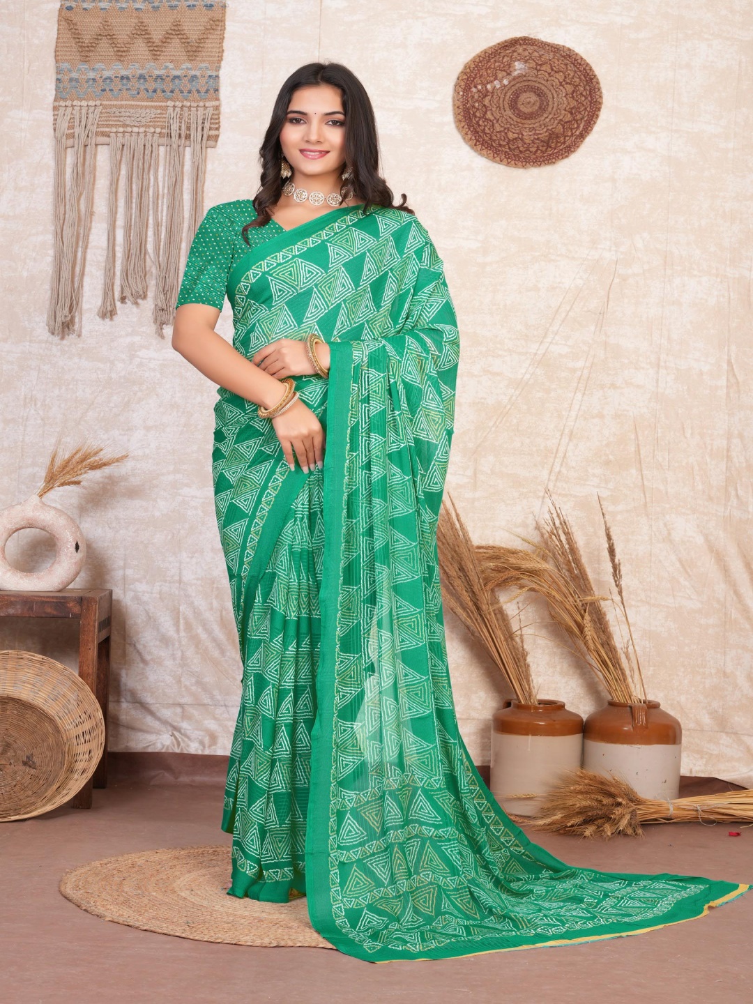 

EMV Bandhani Printed Saree Wtih Blouse Piece, Green