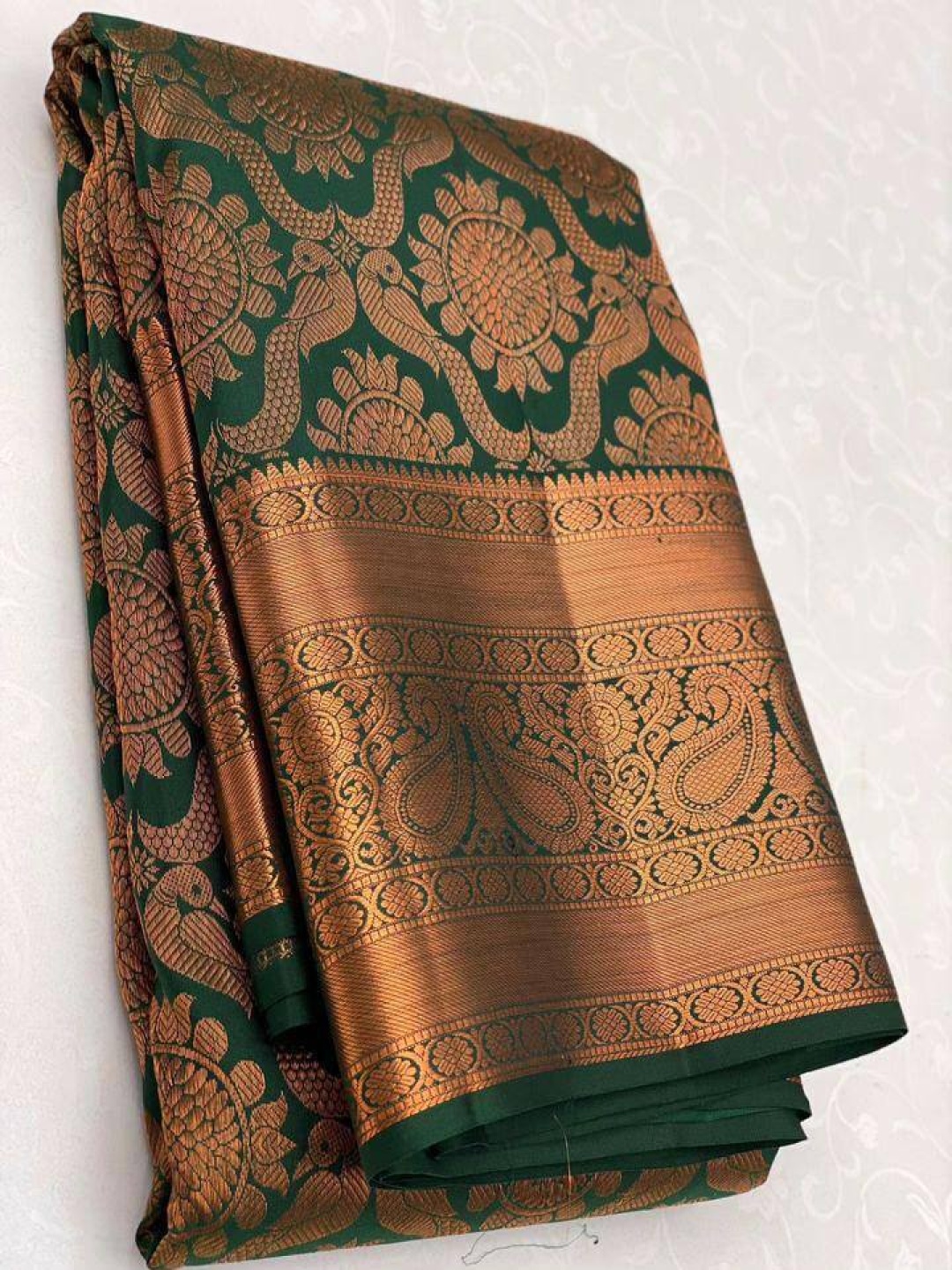 

QENY Woven Design Banarasi Saree With Zari Border, Green