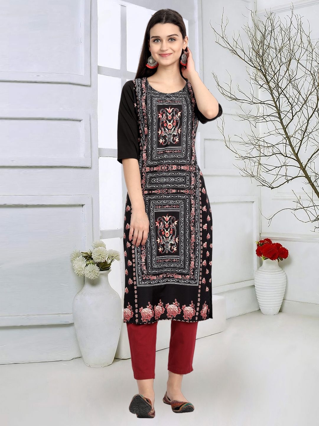 

7Threads Floral Printed Round Neck Machine Weave Straight Kurta, Black