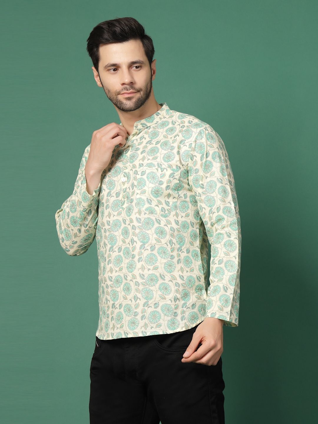 

Sangria White Floral Printed Band Collar Regular Pure Cotton Straight Kurta