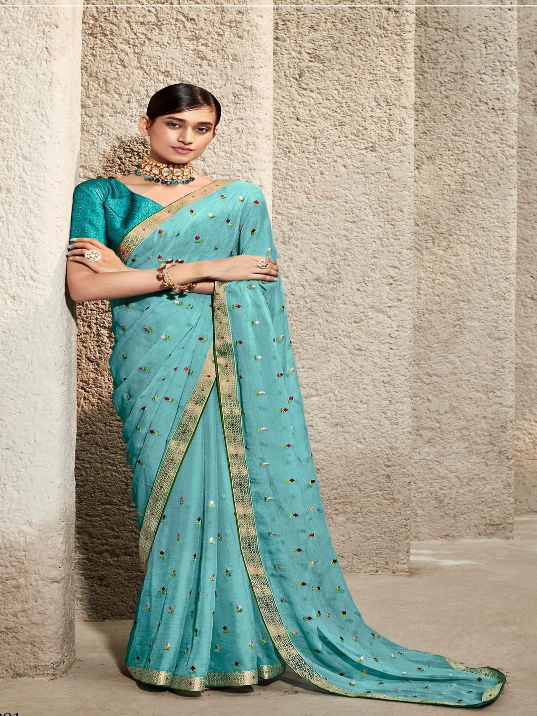 

CHUDIYA Blue Floral Embroidered Chiffon Saree With Thread Work