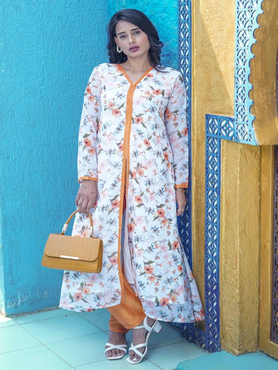 

GO BOUJEE Women Floral Printed Regular Kurta with Trousers, Orange
