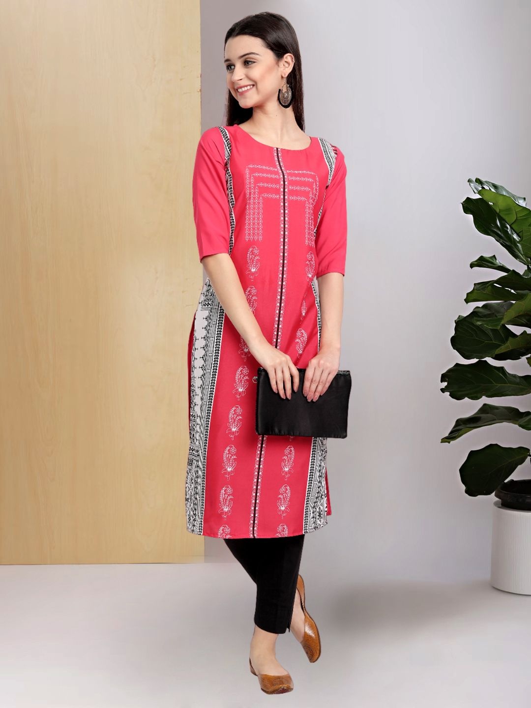 

7Threads Ethnic Motifs Printed Round Neck Straight Kurta, Pink