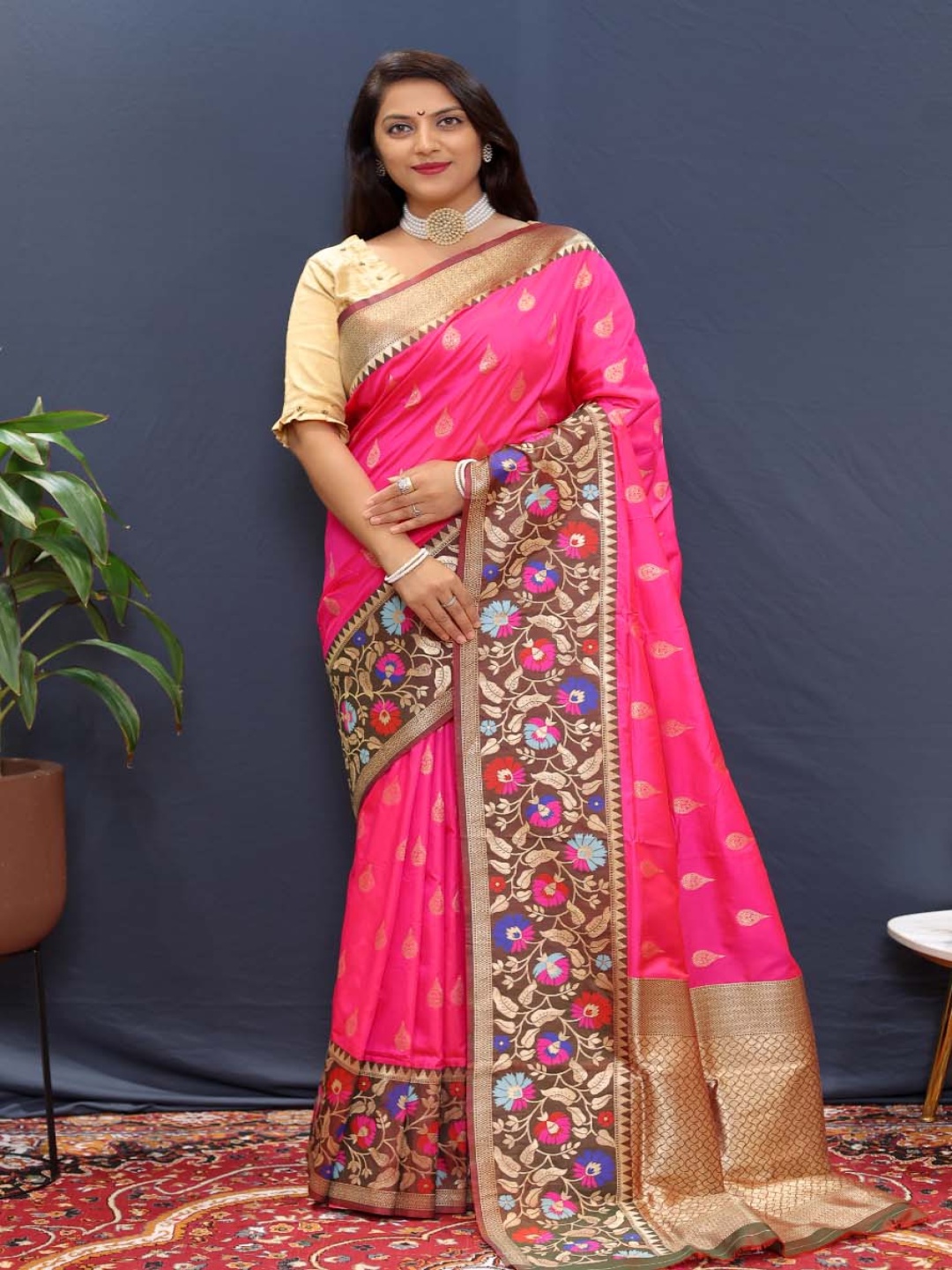 

Royal Rajgharana Saree Woven Design Zari Pure Silk Banarasi Sarees, Pink