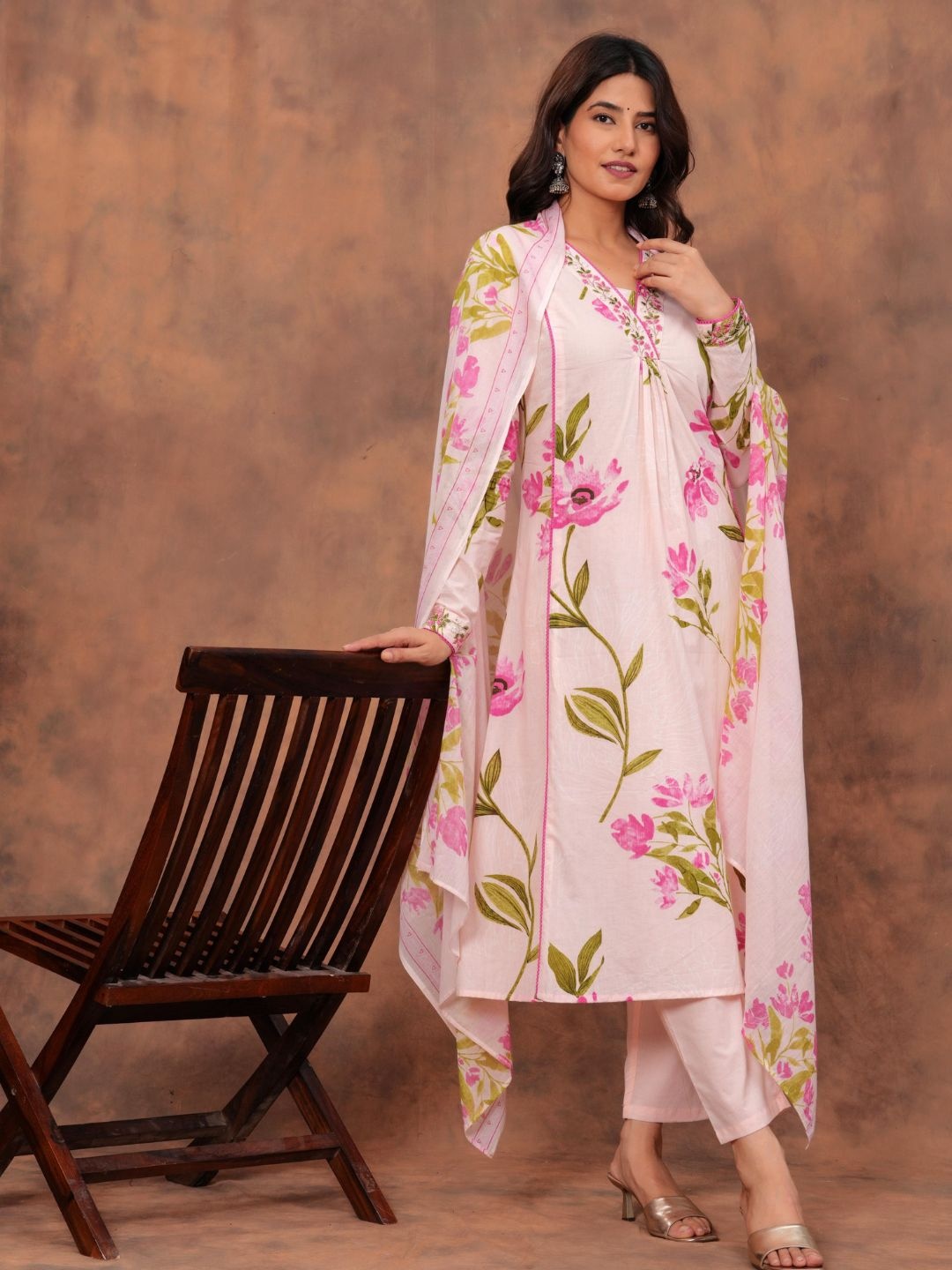 

PRETTY PALLU Floral Printed A-Line Kurta with Trousers & Dupatta, Pink