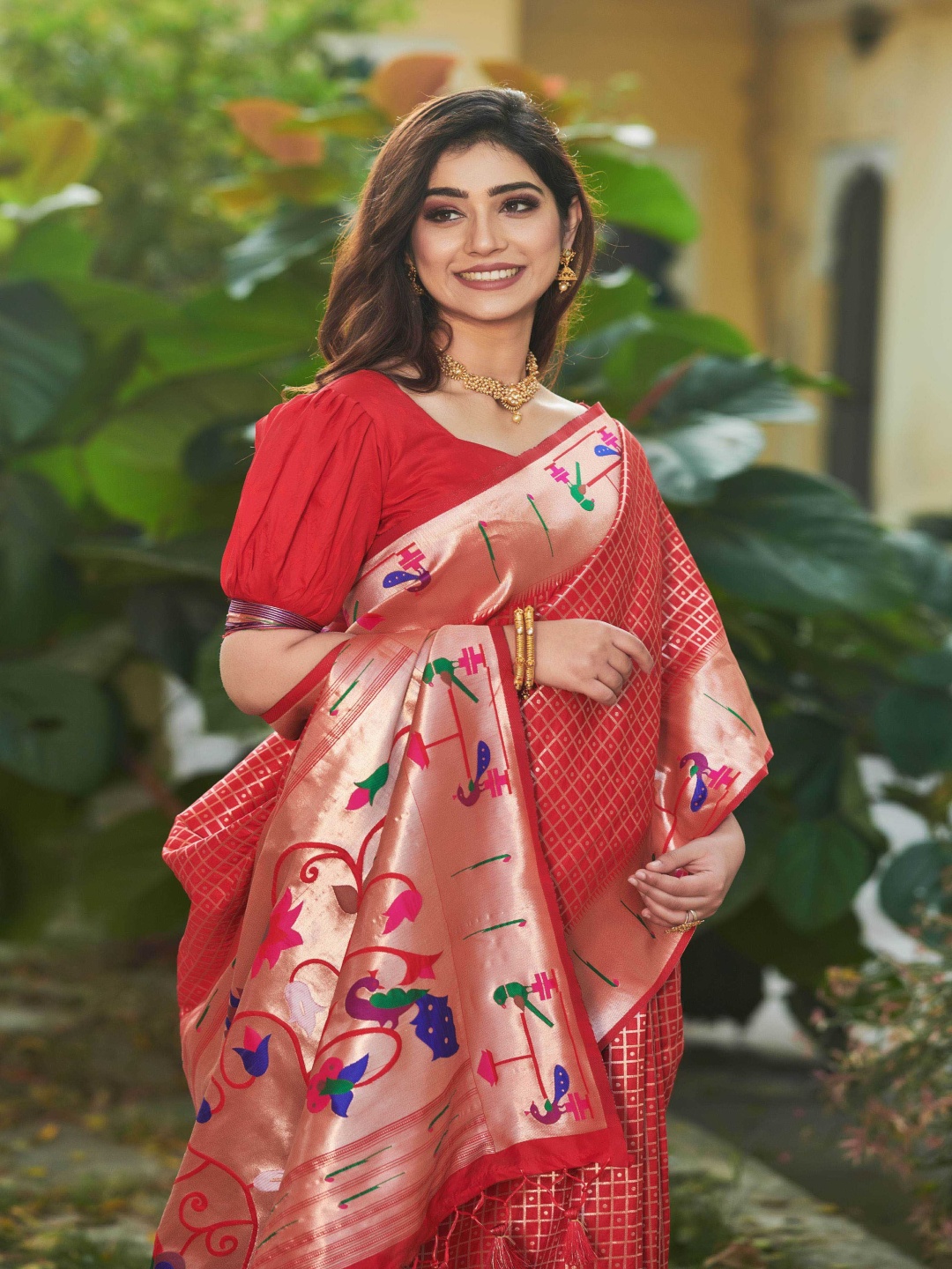 

Kandora Woven Design Zari Pure Silk Banarasi Saree, Red