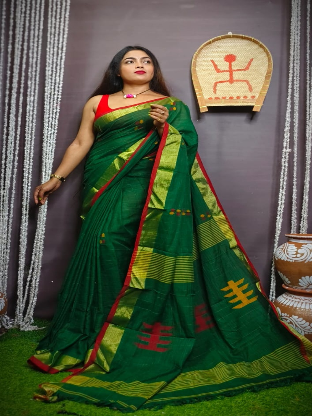 

Ruuprekha Checked Zari Pure Cotton Khadi Saree, Green