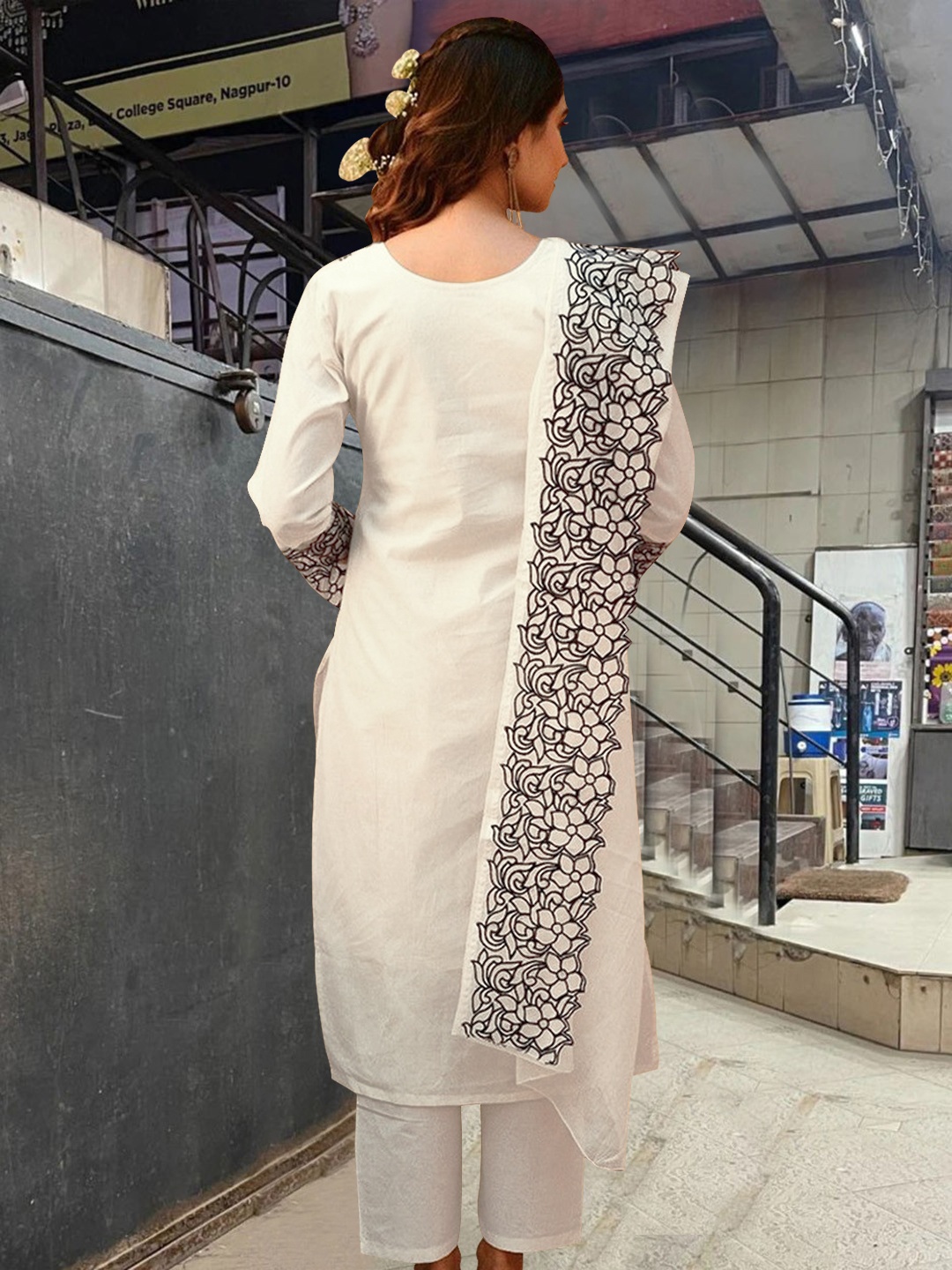 

Anni Designer Floral Embroidered Regular Straight Kurta with Trousers & Dupatta, Off white