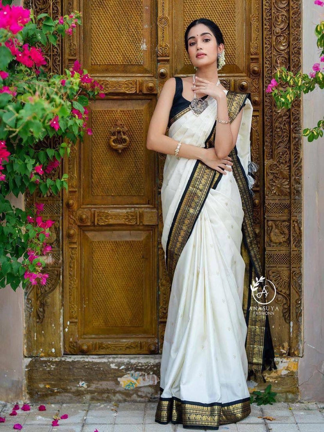 

Upalksh Zari Banarasi Saree, White