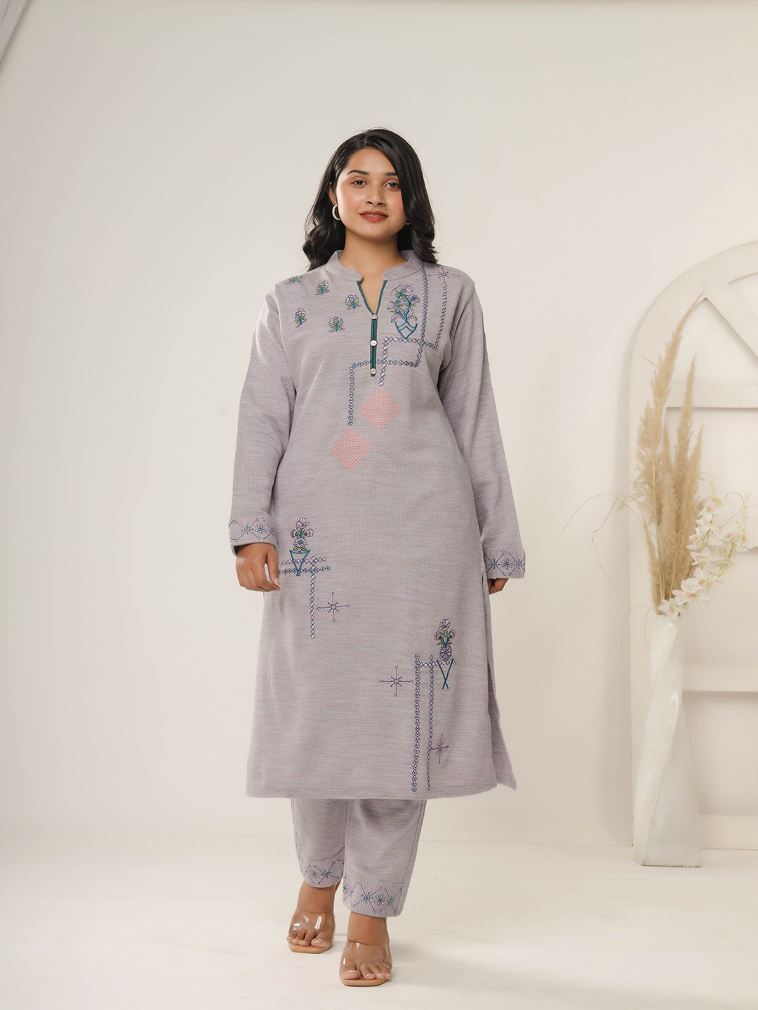 

VASVI Floral Embroidered Thread Work Pure Wool Straight Kurta with Trousers, Grey