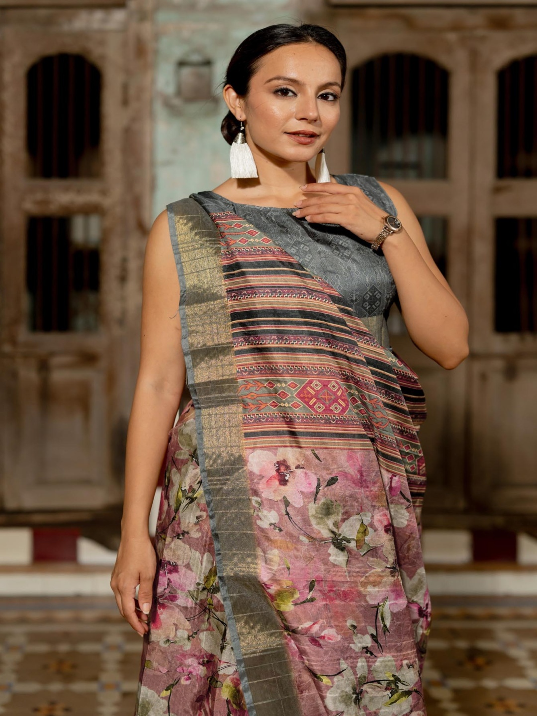 

MIRCHI FASHION Floral Printed Woven Design Zari Saree, Pink